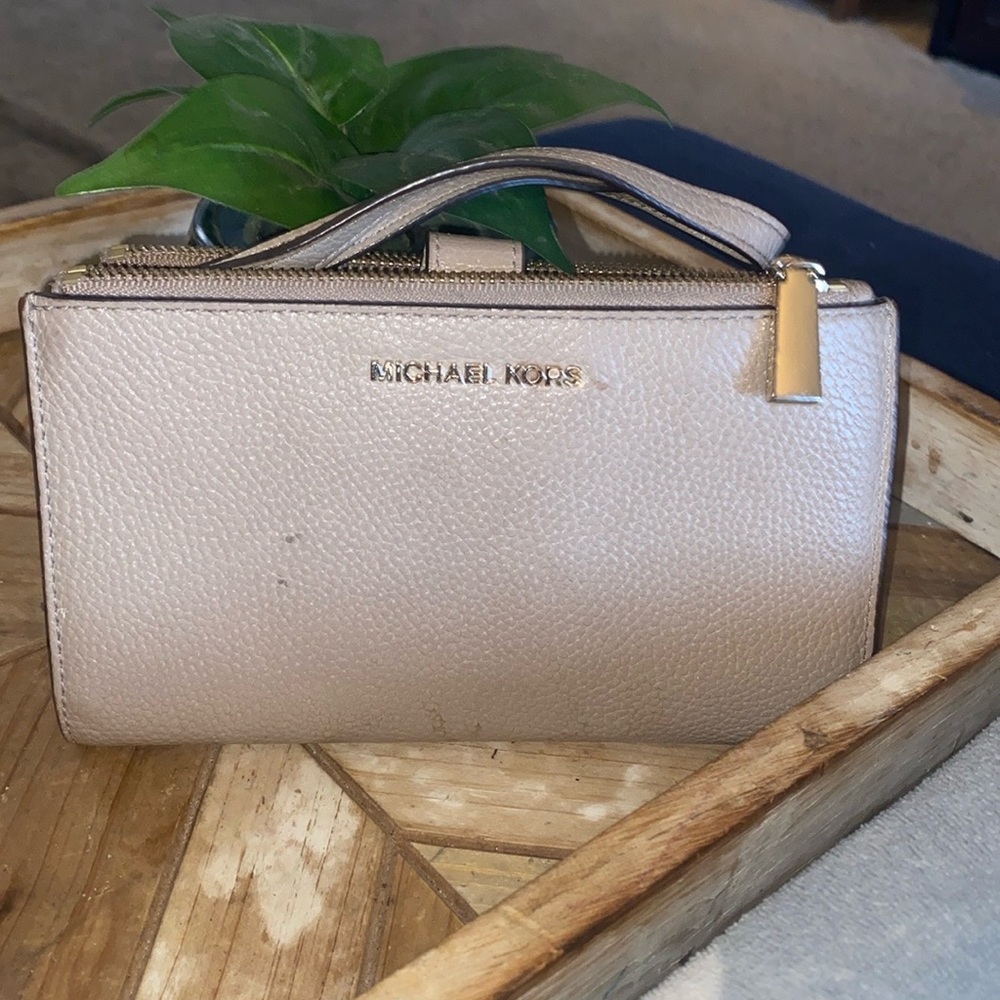 Michael Kors Jet set wallet /Wristlet